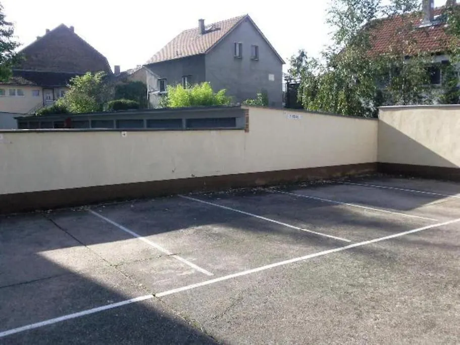 Kleines Apartment In Frankfurt Mit Eigenem Stellplatz In Messenaehe Frankfurt am Main Németország