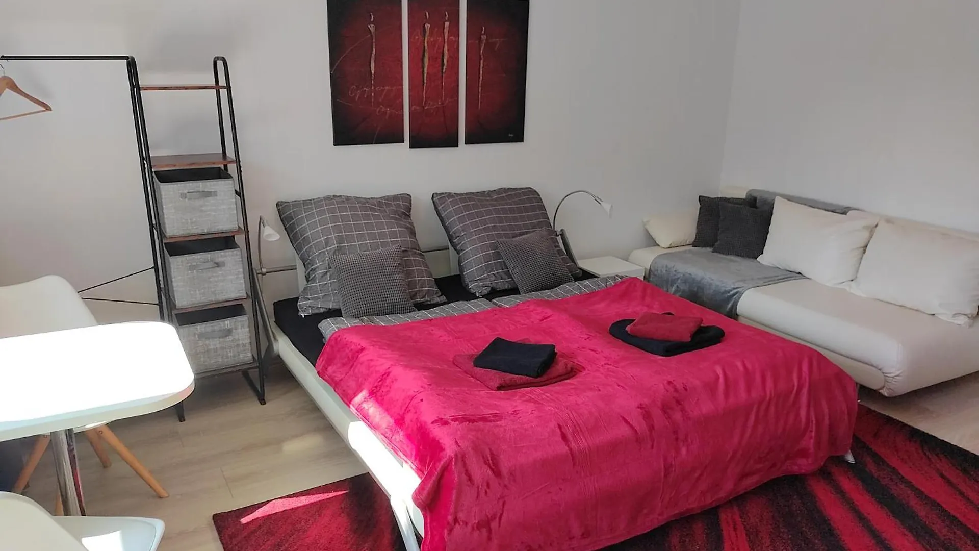 Kleines Apartment In Frankfurt Mit Eigenem Stellplatz In Messenaehe Frankfurt am Main